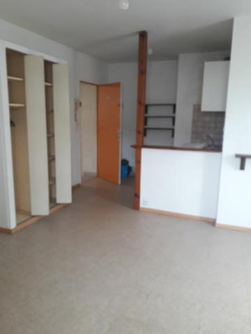 Appartement à louer    1 pièce •  Saintes