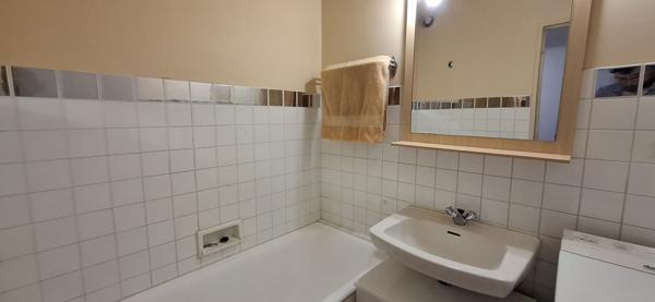 Appartement 1 pièce 29.3 m2 avec cave et stationnement