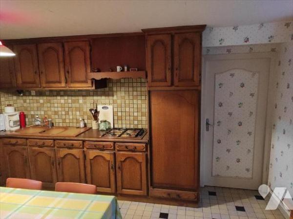 A vendre à Cigné(53), une maison en pierres comprenant une entrée, une cuisine(13.64 m²), salle...
