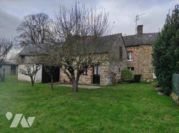 A vendre à Cigné(53), une maison en pierres comprenant une entrée, une cuisine(13.64 m²), salle...