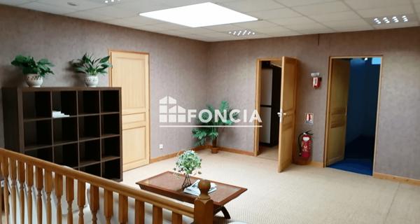 Location Local commercial 5 pièces 97 m² - Villefontaine 38090