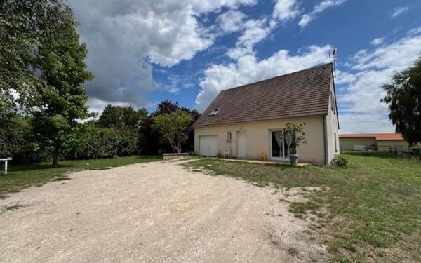 Maison à vendre    5 pièces •  Thésée