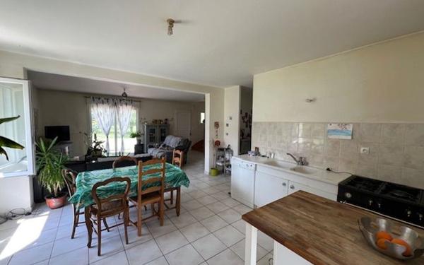 Maison à vendre    5 pièces •  Thésée