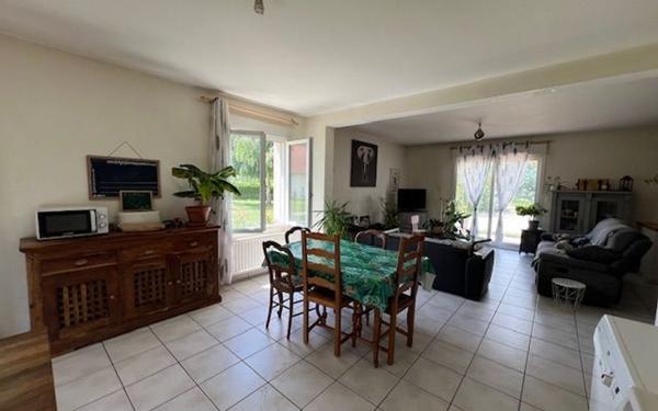 Maison à vendre    5 pièces •  Thésée