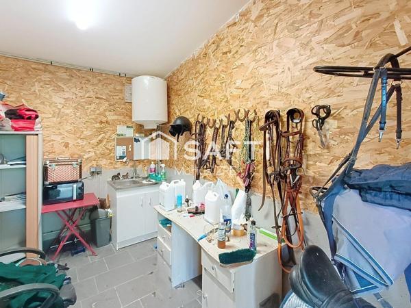 DOMAINE RÉSIDENTIEL AVEC INFRASTRUCTURES ÉQUESTRES