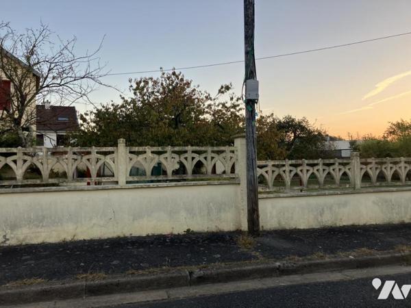 ORVAULT, Petit Chantilly. Terrain à Bâtir de 327 m² dont 12,60 mètres de Façade. Libre 