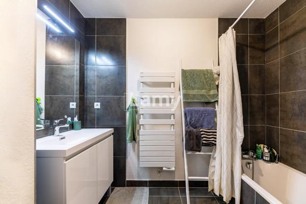 Superbe t4 avec 2 pk et cave