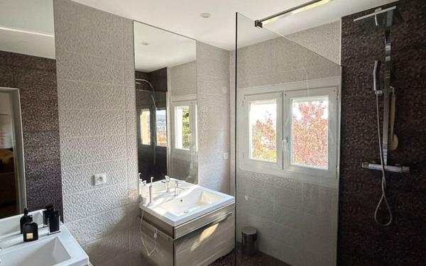 Appartement à vendre    3 pièces • 93,21 m2 Sète