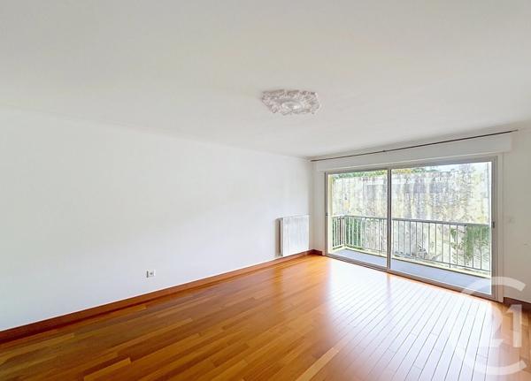 Appartement T3 à vendre  4 pièces - 102 m 2   LAVAL  - 53