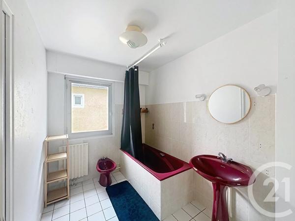 Appartement T3 à vendre  4 pièces - 102 m 2   LAVAL  - 53