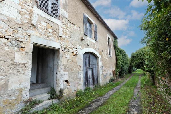 Maison ancienne avec dépendances au bord de Tardoire