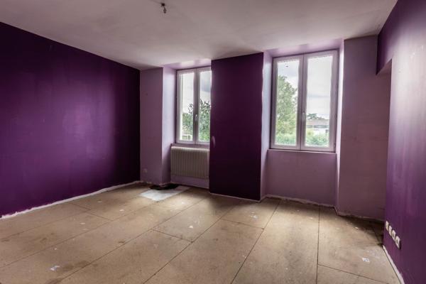 Maison ancienne avec dépendances au bord de Tardoire