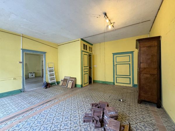 MAISON 5 PIECES - CHATEAUNEUF - 150m² - LOCAL COMMERCIAL + APPARTEMENT A RENOVER - TERRAIN 412 m²