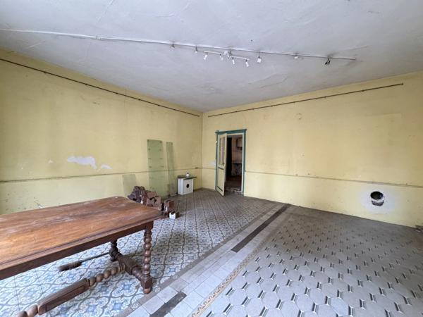 MAISON 5 PIECES - CHATEAUNEUF - 150m² - LOCAL COMMERCIAL + APPARTEMENT A RENOVER - TERRAIN 412 m²