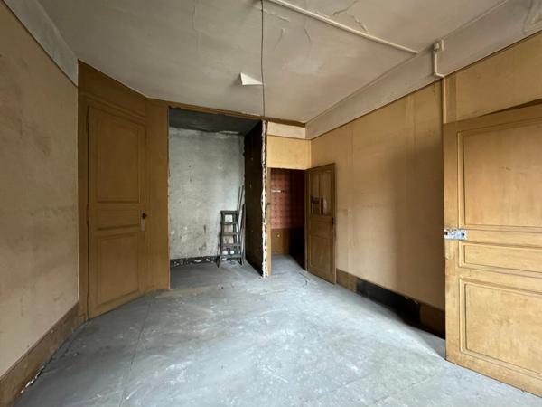 MAISON 5 PIECES - CHATEAUNEUF - 150m² - LOCAL COMMERCIAL + APPARTEMENT A RENOVER - TERRAIN 412 m²