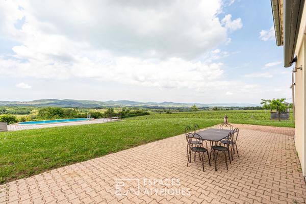 Villa avec vue panoramique et dépendance équestre