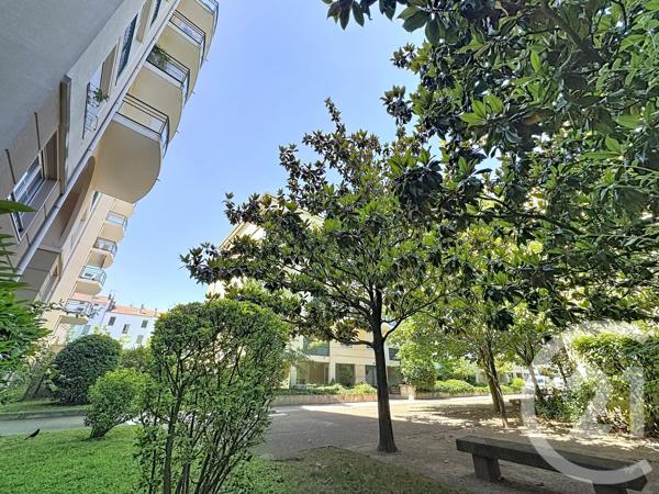 Appartement F3 à vendre  3 pièces - 67,37 m 2   LYON  - 69008