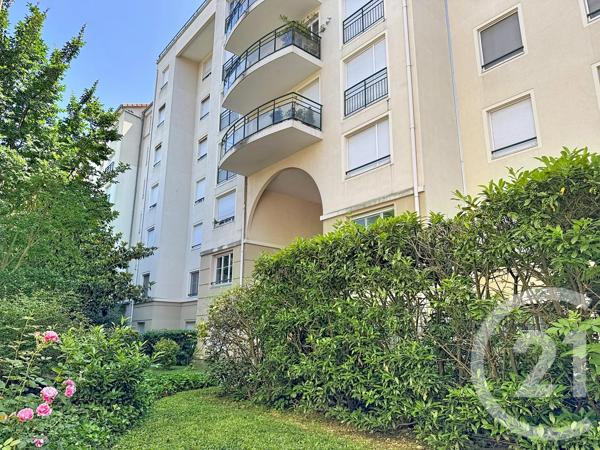 Appartement F3 à vendre  3 pièces - 67,37 m 2   LYON  - 69008