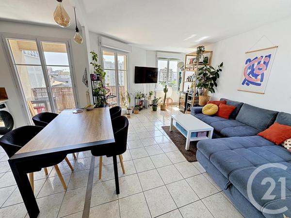 Appartement F3 à vendre  3 pièces - 67,37 m 2   LYON  - 69008