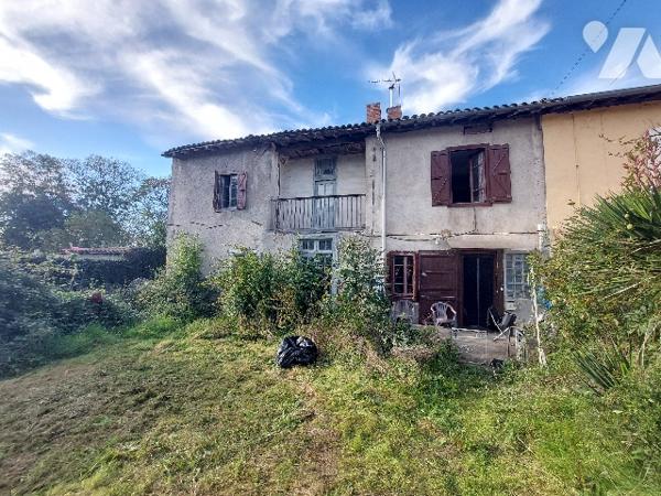 A dix minutes de ST GAUDENS, ensemble de deux maisons, dont l'une est à rénover entièrement.