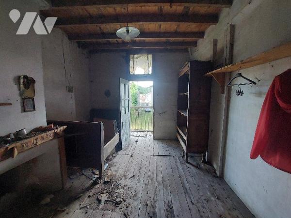 A dix minutes de ST GAUDENS, ensemble de deux maisons, dont l'une est à rénover entièrement.