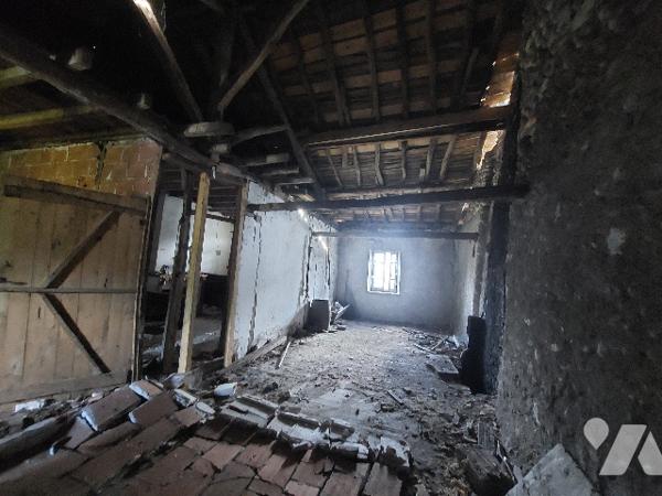 A dix minutes de ST GAUDENS, ensemble de deux maisons, dont l'une est à rénover entièrement.