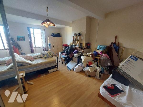 A dix minutes de ST GAUDENS, ensemble de deux maisons, dont l'une est à rénover entièrement.