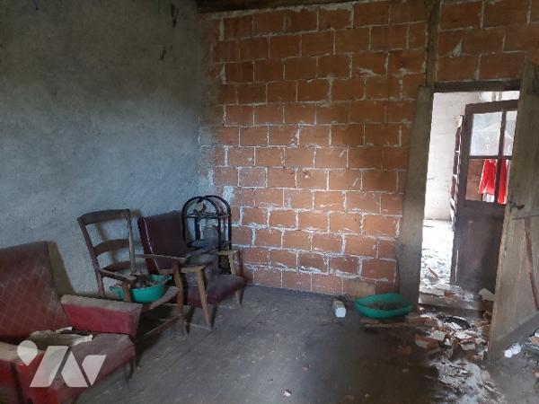 A dix minutes de ST GAUDENS, ensemble de deux maisons, dont l'une est à rénover entièrement.