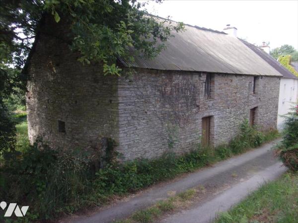 CARENTOIR, maison de pays à rénover.