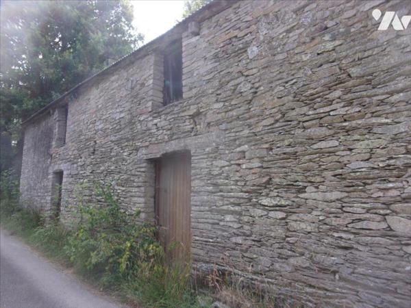 CARENTOIR, maison de pays à rénover.