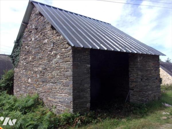 CARENTOIR, maison de pays à rénover.