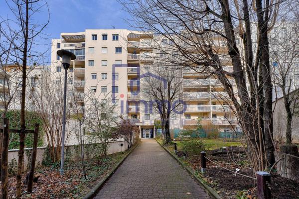 Au calme, prox transports à la Limite du 3éme et 8éme Arrdt.