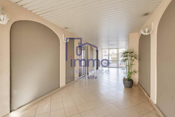 Au calme, prox transports à la Limite du 3éme et 8éme Arrdt.