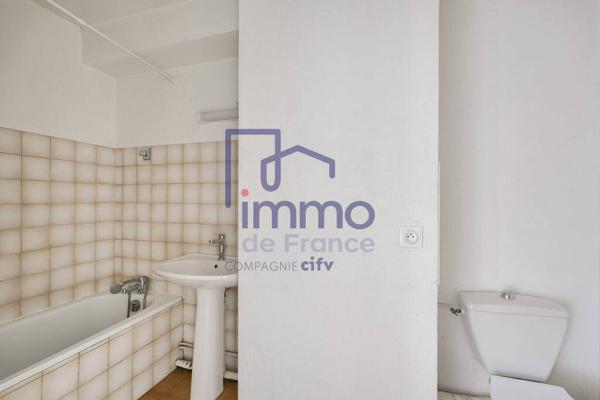 Au calme, prox transports à la Limite du 3éme et 8éme Arrdt.