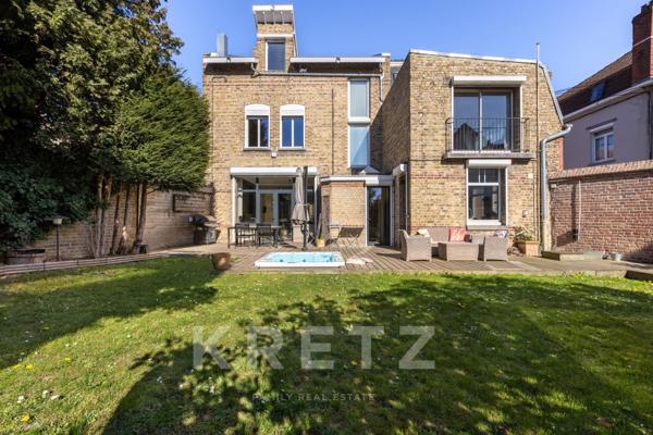 DEMEURE BOURGEOISE AU COEUR DE LA VILLE