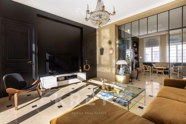 DEMEURE BOURGEOISE AU COEUR DE LA VILLE