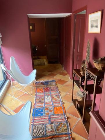 A VENDRE MAISON ANCIENNE DE PLUS DE 350m² avec maison d'amis, dépendances, piscine et plus d'1hectare de terrain.