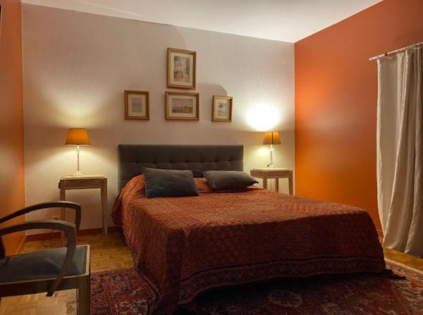 A VENDRE MAISON ANCIENNE DE PLUS DE 350m² avec maison d'amis, dépendances, piscine et plus d'1hectare de terrain.