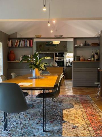 A VENDRE MAISON ANCIENNE DE PLUS DE 350m² avec maison d'amis, dépendances, piscine et plus d'1hectare de terrain.