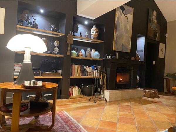 A VENDRE MAISON ANCIENNE DE PLUS DE 350m² avec maison d'amis, dépendances, piscine et plus d'1hectare de terrain.