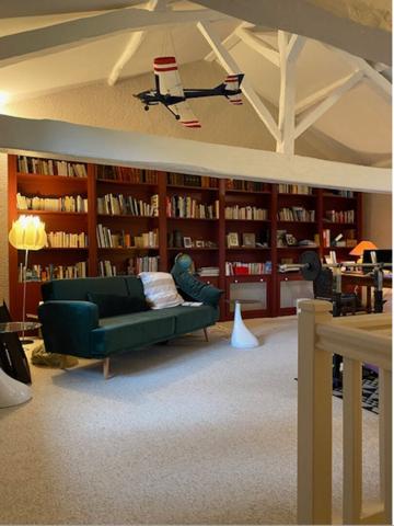 A VENDRE MAISON ANCIENNE DE PLUS DE 350m² avec maison d'amis, dépendances, piscine et plus d'1hectare de terrain.