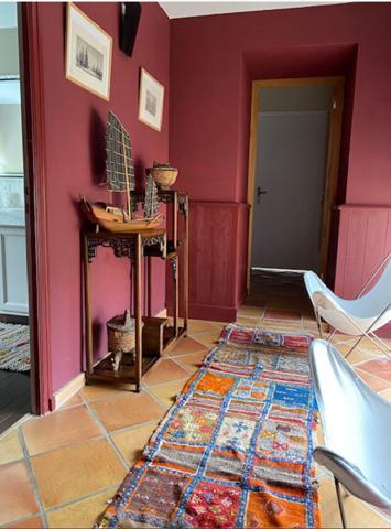 A VENDRE MAISON ANCIENNE DE PLUS DE 350m² avec maison d'amis, dépendances, piscine et plus d'1hectare de terrain.