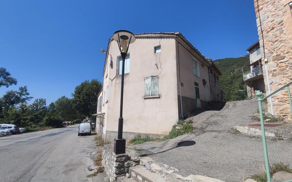 Maison à vendre    7 pièces •  Clamensane