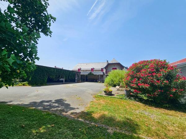 Dpt Hautes Pyrénées (65), à vendre MOMERES maison avec chambres d'hôtes P14 de 453 m² - Terrain de 3 744,00 m²