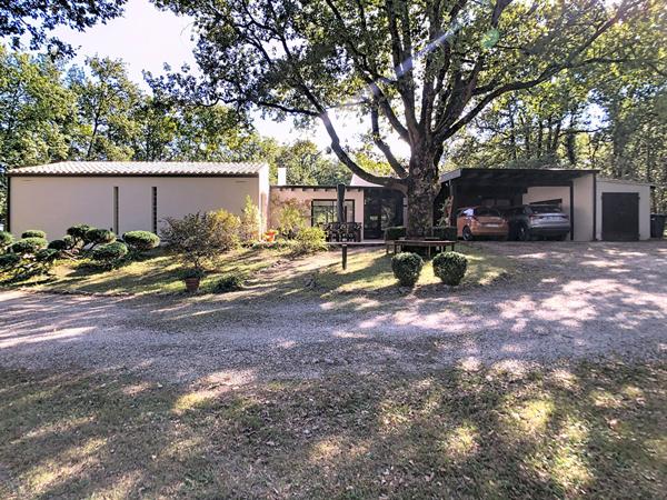 Maison plain pied sur Eaunes 6 pièce(s) 136 m2 cadre exceptionnel !