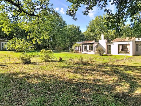 Maison plain pied sur Eaunes 6 pièce(s) 136 m2 cadre exceptionnel !