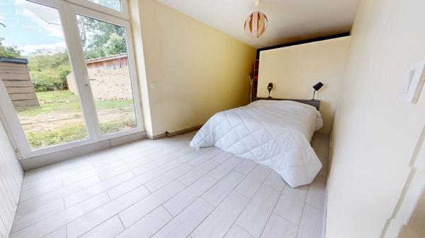 ITEUIL - LONGERE - 6 CHAMBRES - TERRAIN - GITE