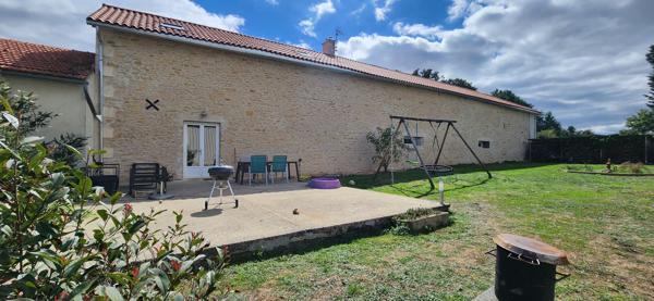 ITEUIL - LONGERE - 6 CHAMBRES - TERRAIN - GITE