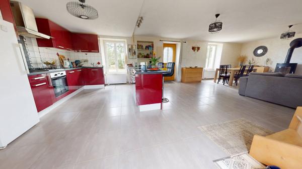 ITEUIL - LONGERE - 6 CHAMBRES - TERRAIN - GITE