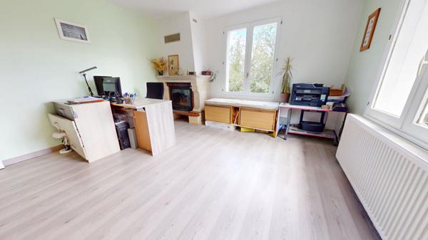 ITEUIL - LONGERE - 6 CHAMBRES - TERRAIN - GITE
